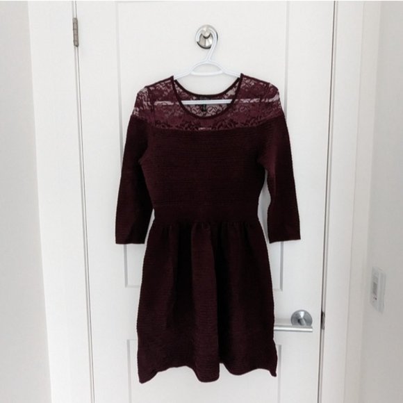 Jessica Simpson Maroon Knit Dress will Lace Shoulder - Picture 1 of 2